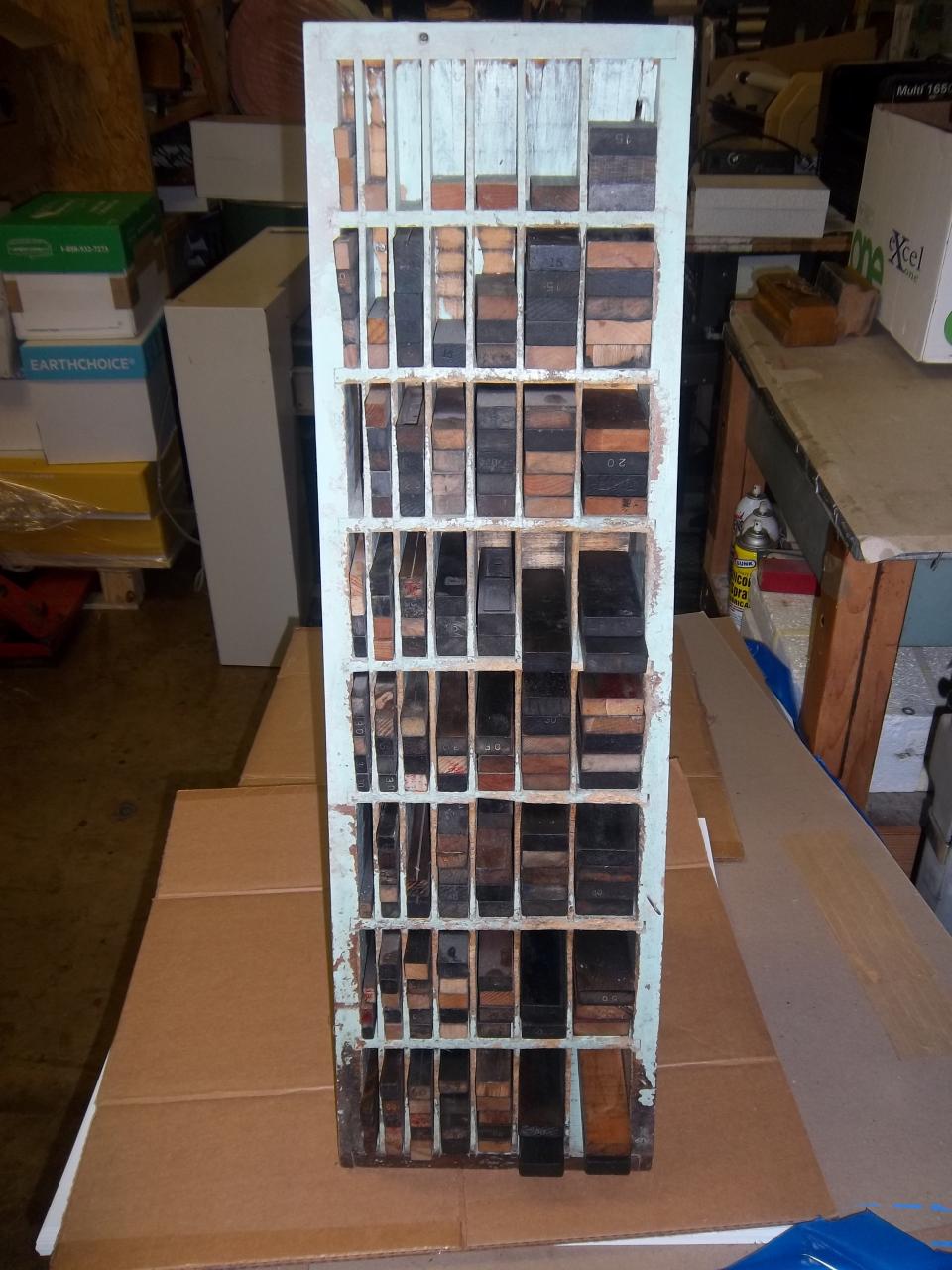 Lot 45 Oak Letterpress Furniture with Complete Set Peru, IL